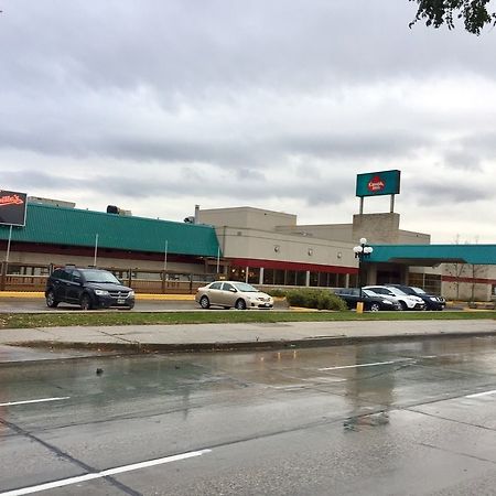 Canad Inns Destination Centre Transcona Уинипег Екстериор снимка