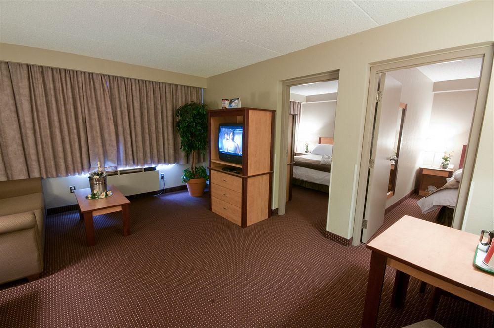 Canad Inns Destination Centre Transcona Уинипег Екстериор снимка