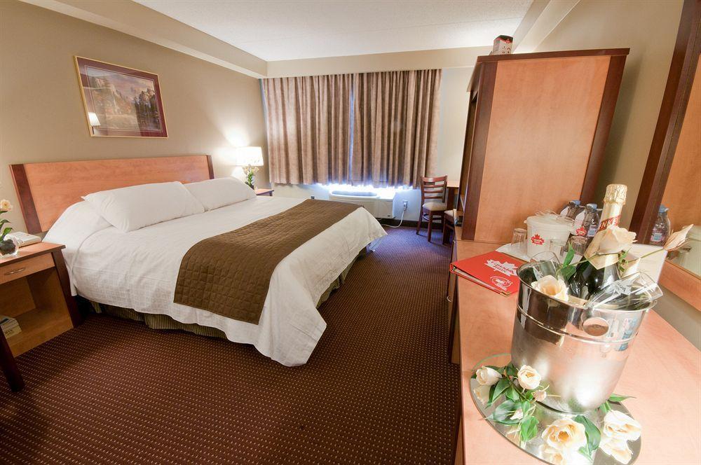 Canad Inns Destination Centre Transcona Уинипег Екстериор снимка