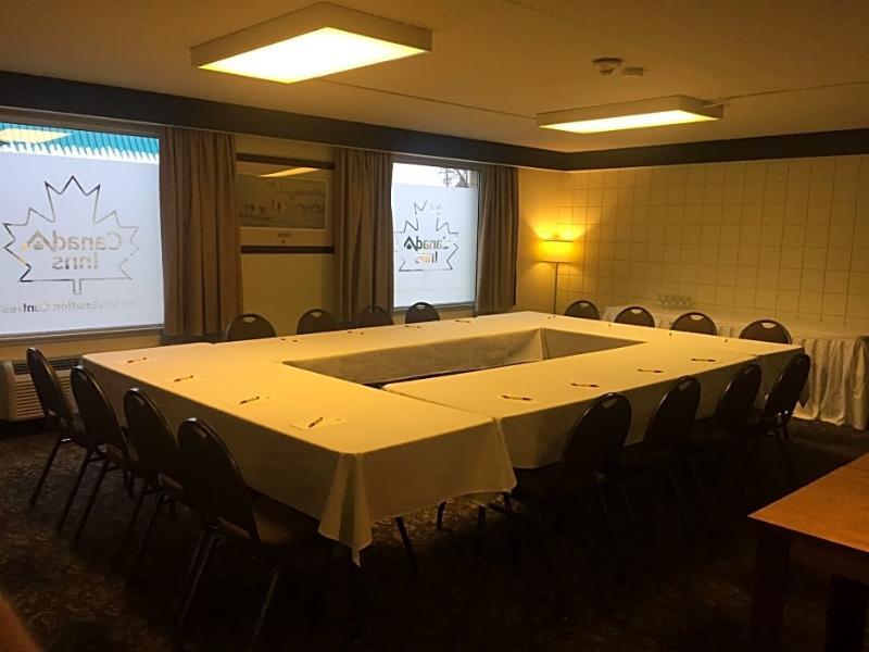 Canad Inns Destination Centre Transcona Уинипег Екстериор снимка